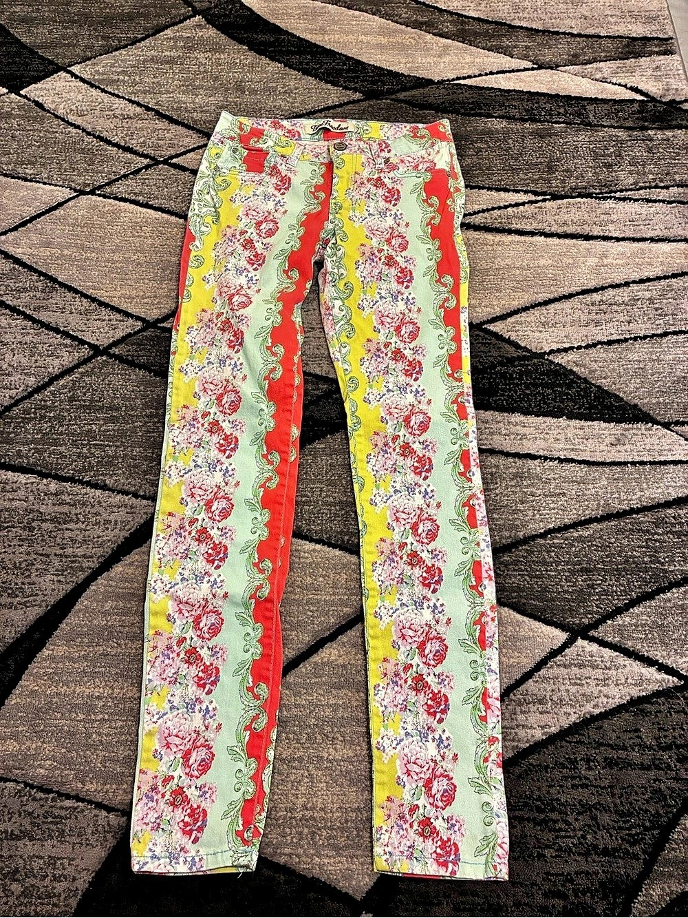 True Freedom Floral Straight Leg Jeans Size 5